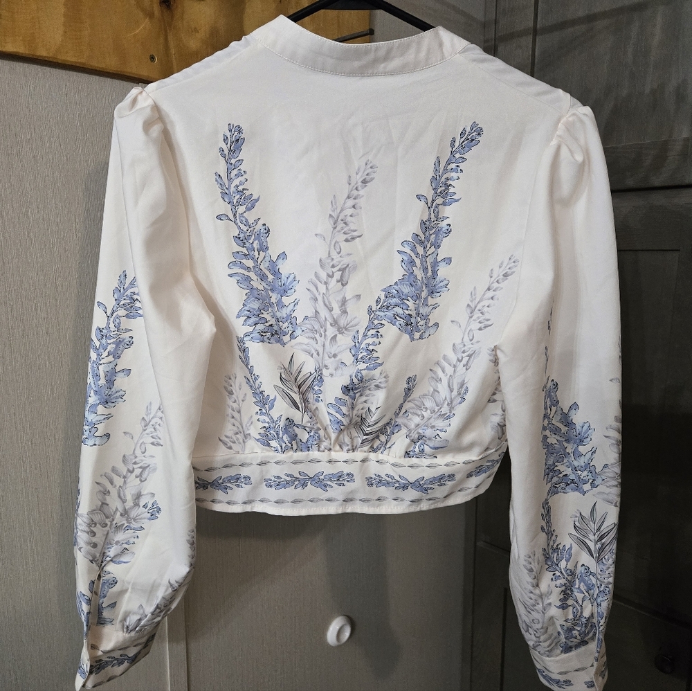 Beautiful Floral Country Blouse - Picture 4 of 5